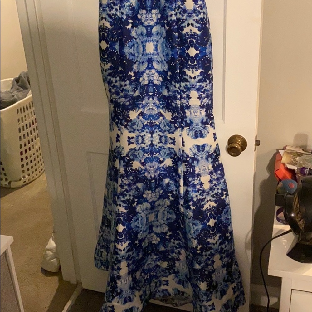 PROM DRESS!! - Picture 4 of 4